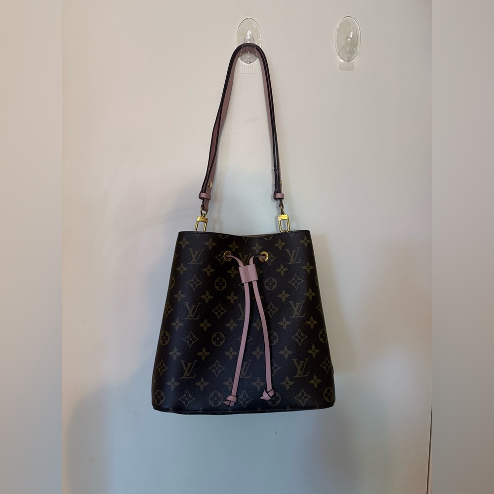 Louis Vuitton NeoNoe MM Rose Poudre Bag